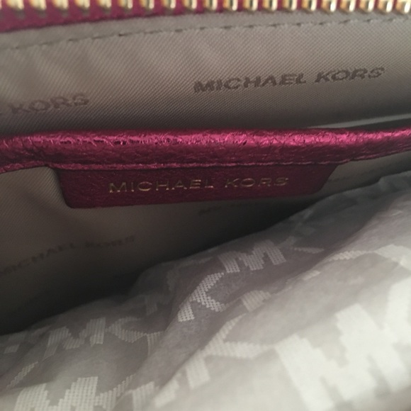 ✨ Brand New Michael Kors Glittery Pink Pouchette ✨ - Picture 3 of 4